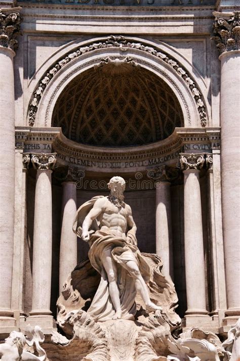 Esculturas Antiguas De La Fontana Di Trevi En Italia Romana Imagen De