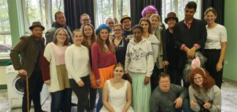 Dem haus der begegnung in söcking am starnberger see. Einblick in die Theaterwerkstatt von Haus Freudenberg ...