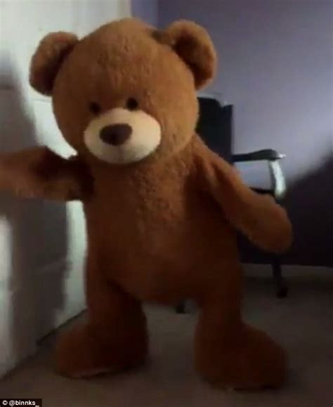 People Are Dancing Inside Giant Teddy Bears And Sharing Videos On Twitter Daily Mail Online