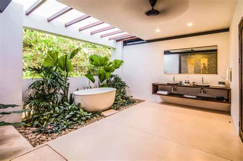 50 Tropical Style Primary Bathroom Ideas Photos