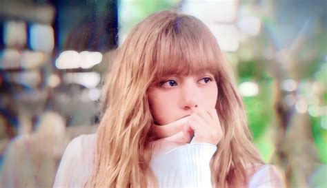 Blackpink—consisting of jisoo, jennie, rosé, and lisa—has been growing explosively ever since they first stepped out into the world on august 8th, 2016, along with its fandom 'blink.' as hectic as the past five years have been, all the memories, delights on the stage, and their shining moments. Why is BLACKPINK Lisa Looking So Sad? | KoreBu.com (en)