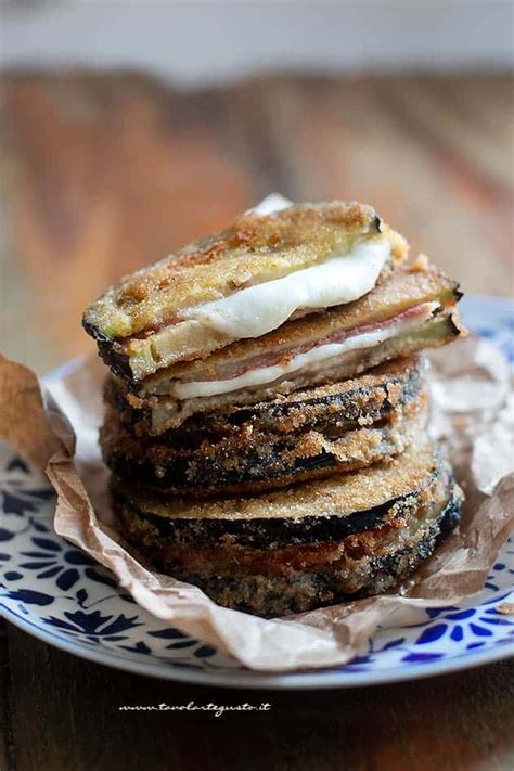 I cordon bleu di melanzane sono un secondo piatto sfizioso, goloso e veloce! Cordon bleu di melanzane (al forno o fritti) Ricetta ...