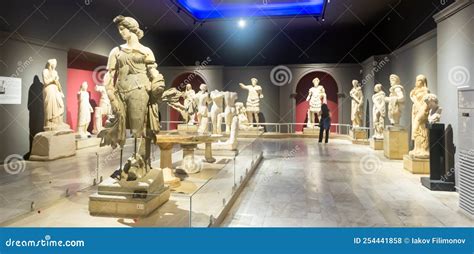 Esculturas Antiguas En El Museo De Antalya Foto De Archivo Editorial