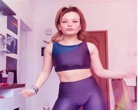 Larissa Manoela Posta Vídeo Dançando Logo Pela Manhã E Internauta Comenta Quem Dera Que Eu