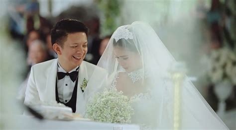 Kapuso actress heart evangelista and senator francis chiz escudero got married in one of the most lavish wedding the heart and chiz wedding was held on sunday, february 15, 2015, a day after. WATCH: Chiz, Heart exchange vows, share first kiss and ...