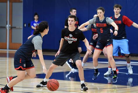 Group of male practice players the 'unsung heroes' for Gonzaga women's basketball | SWX Right ...