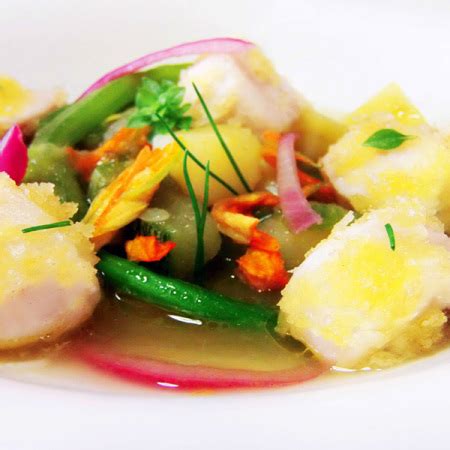 Dentice in tempura, su guazzetto di patate, talli e fiori ...