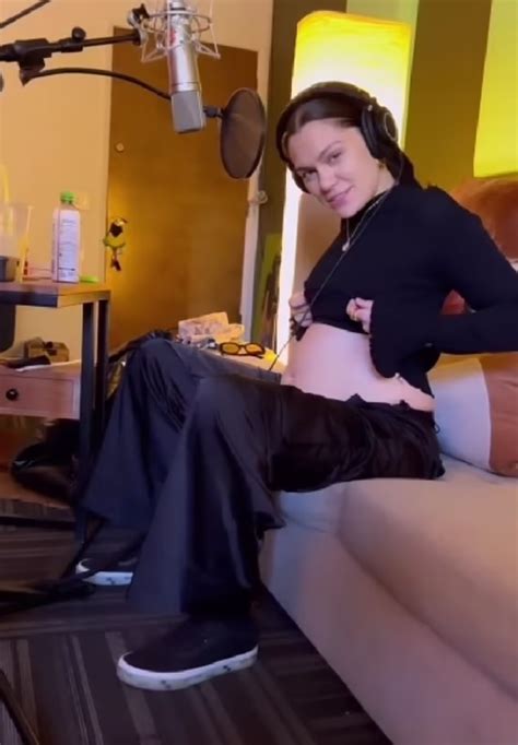 Pregnant Jessie J Breaks Into Tears As She Complains About Morning