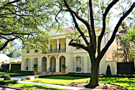 Mansions in Old Metairie on Northline Street with Large homes and Lots