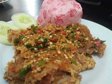 Resep sambal ayam geprek paling enak beda dari yang lain | sambal ayam geprek layak jual. Resep Sambal Geprek Rocket Chicken / Rocket Chicken ...