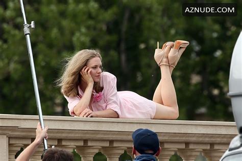 Amanda Seyfried Upskirt On The Set Of A Photoshoot In