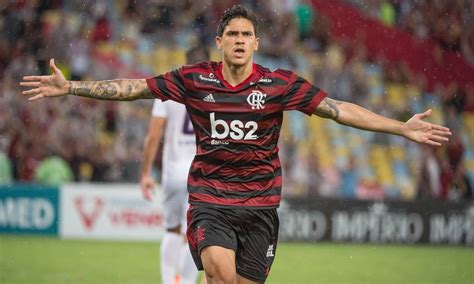 O clube argumenta que não. Pedro, do Flamengo, e seu estafe viram desafetos do ...