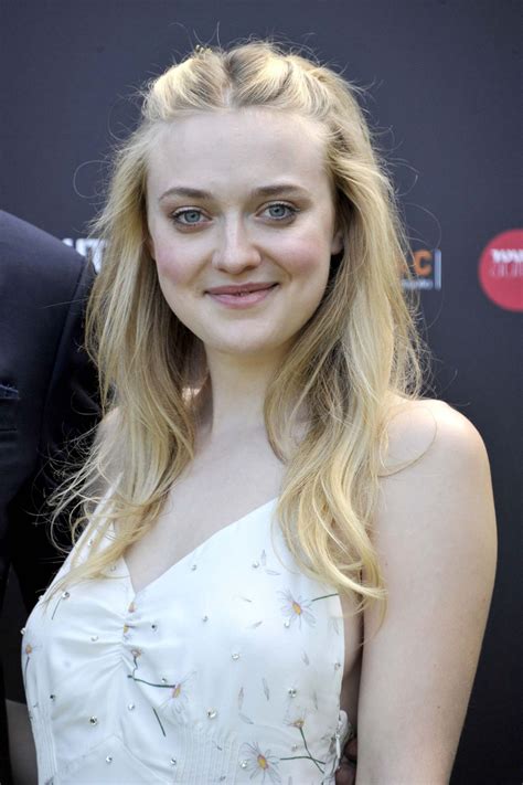 All original content and graphics belong to lovely dakota and cannot be reproduced in any form without the permission of the. DAKOTA FANNING at Miu Miu Women's Tales Photocall at 2018 ...