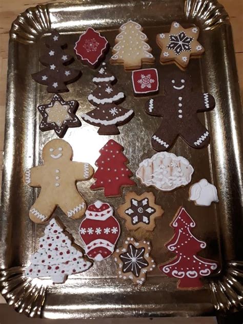 I like to bite their heads off first, then each arm and, although i like a cookie with higher frosting to cookie ratio, more elaborate frosting designs on gingerbread. Pin by Em on Cookie designs | Cookie designs, Gingerbread ...