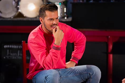 But the main one that brings back the greatest memory that i have is the song depois volto by leandro.<3. Mickael Carreira: "Quando conheci a Laura, foi amor à ...