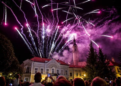 Remélhetőleg lesz ok és lehetőség ünnepelni, mert a jelenleg ismert legfrissebb adatok szerint nincs olyan variánsa a koronavírusnak, amely ellen az oltás ne biztosítana magas. Augusztus 20. - Tûzijáték Veszprémben | Ungarn-TV.com ...