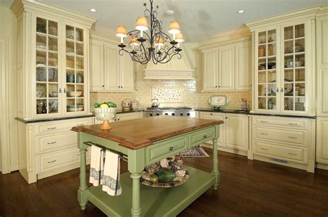 I moved into my apartment late last summer, and my landlord painted the bedroom, living room, and vintage homes. Color Spotlight: Eight Ways To Decorate With Green | HuffPost