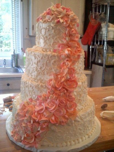Pin By Laura Restrepo On Sugar And Spice Round Wedding Cakes Wedding