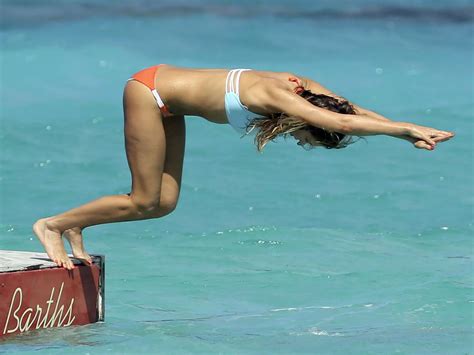 In Pictures Jessica Alba Is Wet And Wild Daily Record