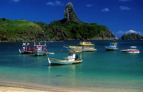 Noronha é pequena, mas nem por isso será tão simples decidir onde ficar. Friends in the World: Paraíso no litoral brasileiro ...