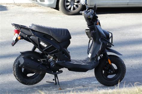 There are photos of the interior and exterior of the car genuine scooter roughhouse category genuine scooter posted on the site. 2015 Genuine Roughhouse 50cc Scooter