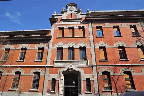Maybe you would like to learn more about one of these? Hospital Universitario Santa Cristina, Calle del Maestro A ...