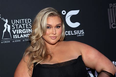 how hunter mcgrady responds to haters ‘i ll call your mom swimsuit