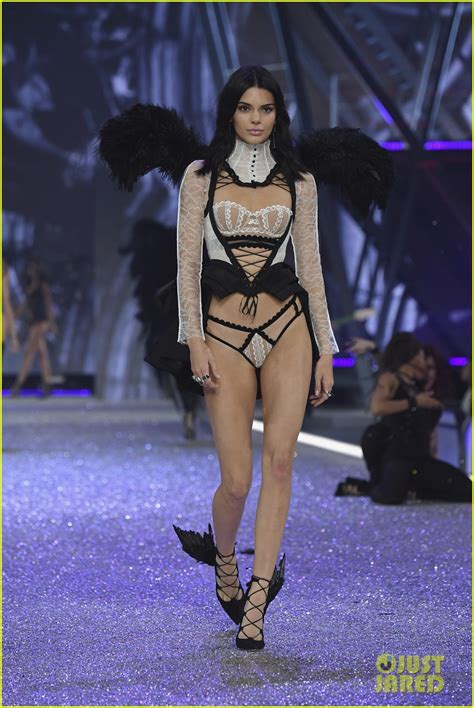Is Kendall Jenner Walking In Victoria S Secret Fashion Show 2017 Photo 3989767 2017 Victoria