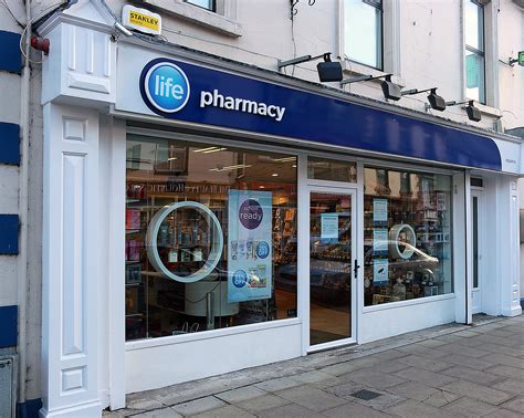 Life Pharmacy - Store Design