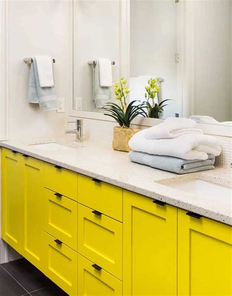 Choose from contactless same day delivery, drive up towel hand towel hand towel set home decor collections shower curtain toothbrush holder. 17 Gorgeous Yellow Bathroom Ideas [And How To Implement ...