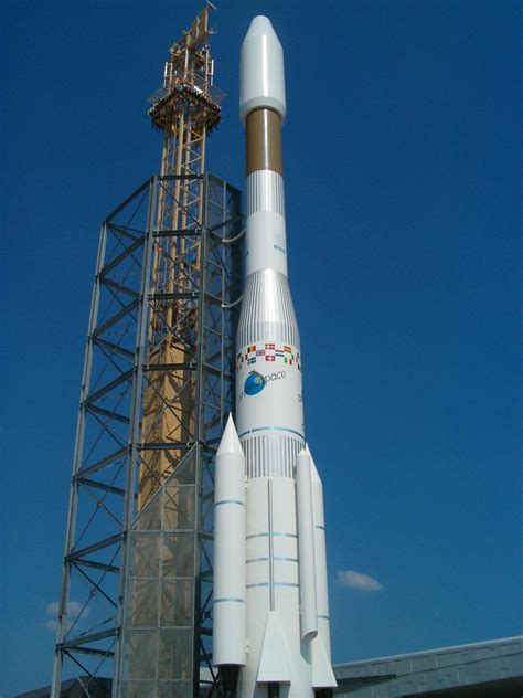 Rakete f (genitive rakete, plural raketen). Ariane (Rakete)