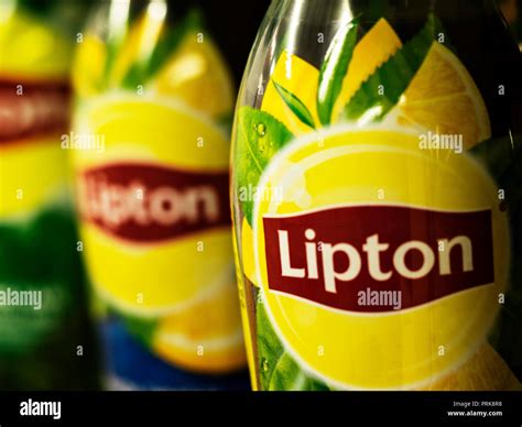 Non Alcoholic Non Carbonated Pasteurized Drink Lipton Ice Tea In Store