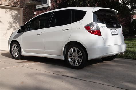 The fit is available in two trim levels, base and sport, which you can compare here. New 2010 Fit Sport AT Taffeta White - Unofficial Honda FIT ...