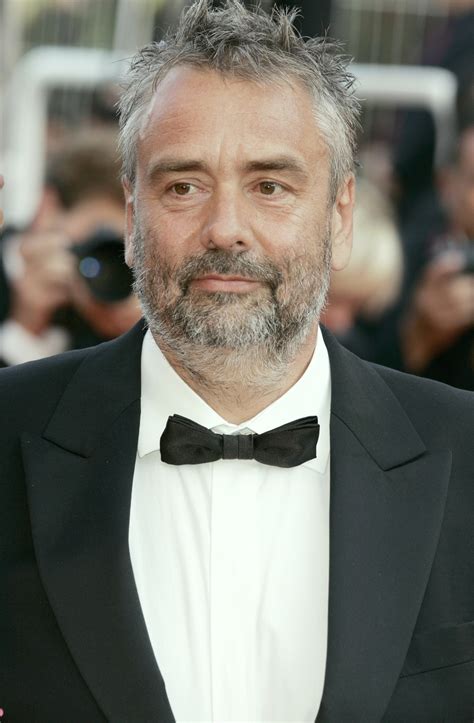Mini bio (1) luc besson spent the first years of his life following his parents, scuba diving instructors, around the world. Luc Besson engagiert sich in China