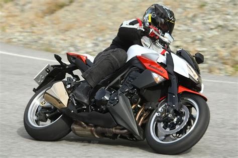The z1000 is basically an engine and two wheels with a straight forward and simple steel cradle frame holding it all together. 2013 2012 CAR AND MOTO REVIEWS: New Kawasaki Z 1000 2010 ...