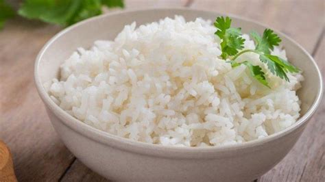 Namun, pada dasarnya nasi goreng dibuat dari nasi putih yang dicampur kecap, garam, dan bumbu aromatik seperti bawang merah dan bawang putih, kemudian. 8 Tips Mudah Hindari Gemuk hingga Diabetes, Ini Cara ...