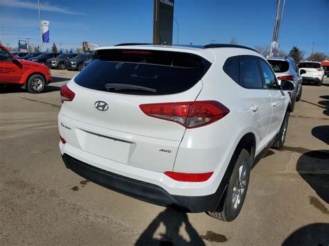 The hyundai tucson was recently redesigned for the third time in the compact crossover's history last year, and for 2017 it largely stands pat aside from adding some technology updates inside that are, at least for now. Regina Honda | 2017 Hyundai Tucson AWD 2.0L SE Leather ...