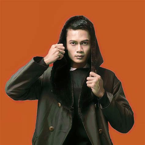 Pencarian group busking (selangor) (2) nadziem shah, tue 10/nov/2020 7:54am saya mencari guitarist, tak kisah main acoustic atau electric guitar nak buat. Biodata Hafiz Nolan, Pelakon Baru Bintang DFKL 2017 | Azhan.co