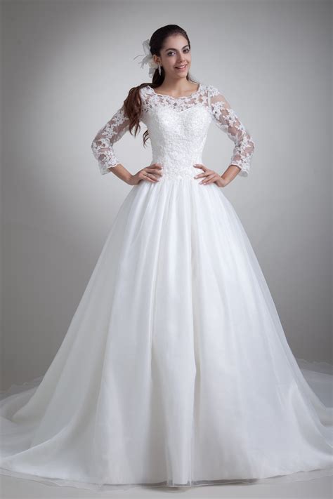 Pour des conseils de qualité et un accompagnement judicieux dans le choix de votre robe de mariée, nous vous invitons à pousser les portes de notre. Robe de mariée princesse, sa robe est rose bonbon