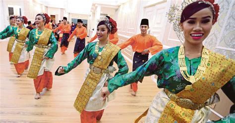 Johor To Seek Unesco Recognition For Traditional Zapin Dance New Straits Times Malaysia