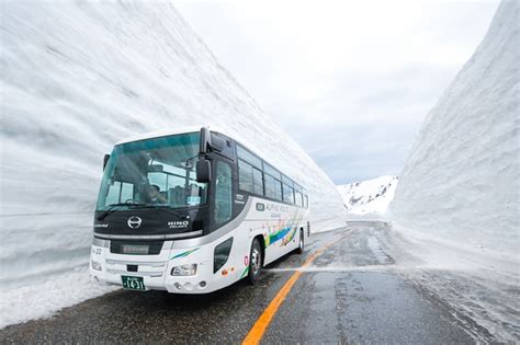 Jess Japan Travel Journal Alpen Route Snow Wall 2016