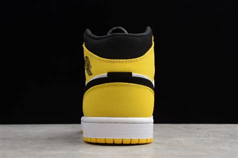 Some have been disappointed as there has been an og high version of this colorway floating around on the internet, but i was told an air jordan 1 og high 'yellow toe' will in fact be releasing at a later date as a tier 0 release. New Release Air Jordan 1 Mid SE "Yellow Toe" Black Yellow ...