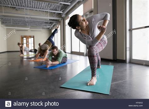 Revolving Lunge Hi Res Stock Photography And Images Alamy
