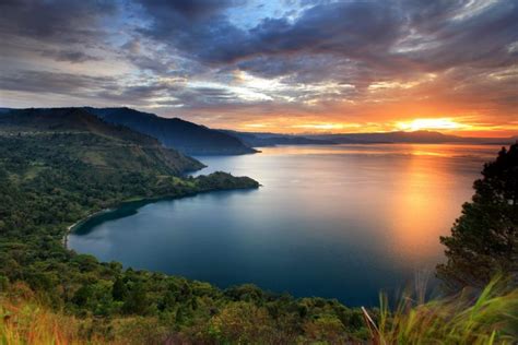 Check Out Lake Toba In Sumatra The Worlds Largest Crater Lake