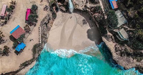 Pantai angso duo yang berada pariaman jika kita menuju ke pantai ini melalui pantai gandoriah. Harga Tiket Masuk Dan Rute Menuju Lokasi Pantai Banyu Tibo ...