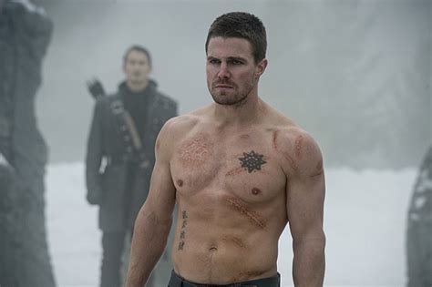 Arrow star stephen amell was kicked off his delta flight from austin to la after allegedly getting into a drunken altercation with his wife, cassandra. Stephen Amell Workout Routine For Arrow (2021): How To ...