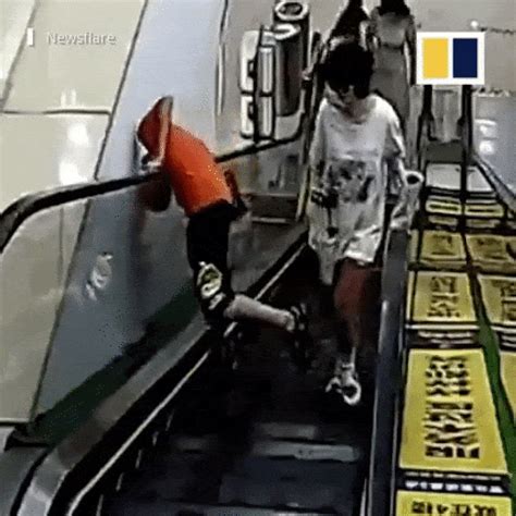Boy In China Gets Head Stuck Between Escalator Wall Quick Thinking
