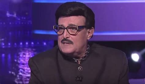 دلال عبد العزيز لا تعلم بوفاة زوجها سمير غانم. سمير غانم خاص: لا أجامل بناتي في العمل ودلال عبد العزيز ست ...