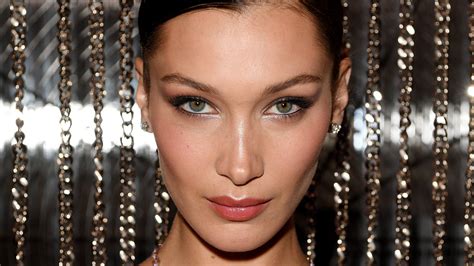 Bella Hadid Wore A Naked Dress At Paris Fashion Week Teen Vogue