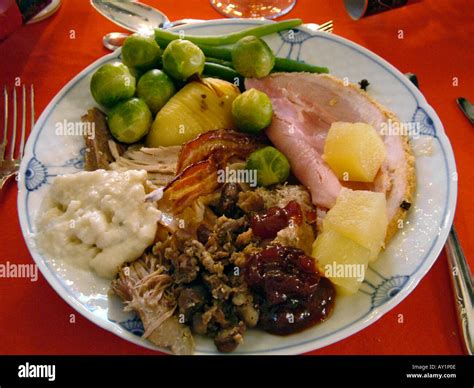 Traditional British Christmas Lunch Stock Photo 5538317 Alamy